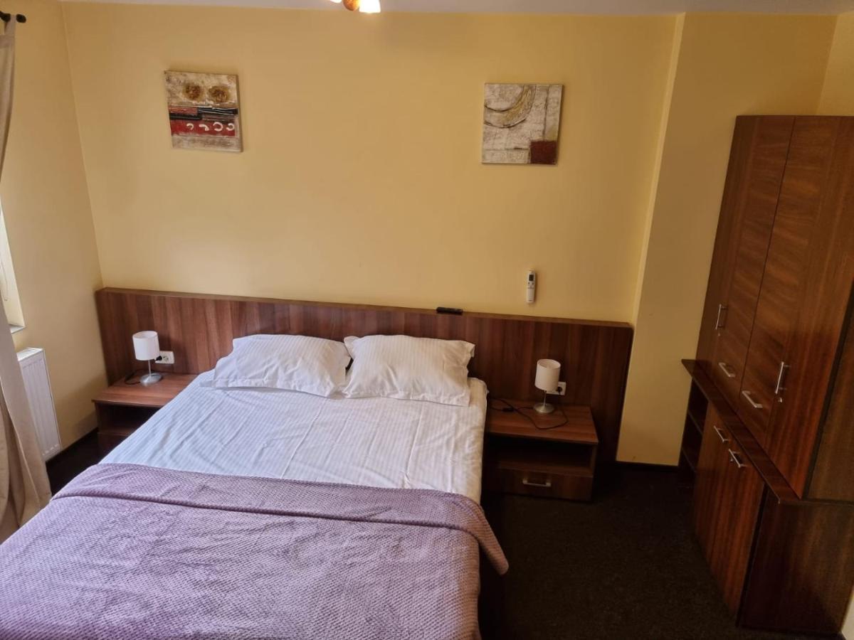 プロイェシュティCasa Romanaアパートメント エクステリア 写真