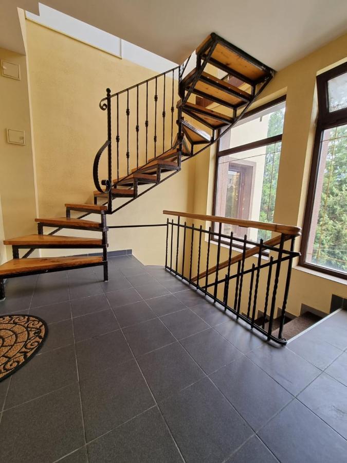 プロイェシュティCasa Romanaアパートメント エクステリア 写真